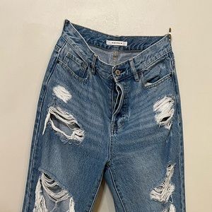 Distressed baggy boyfriend denim jeans from Pacsun. Size 26, relaxed fit.